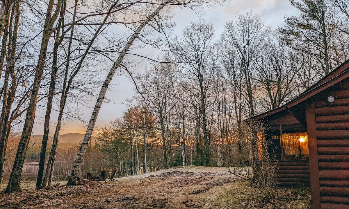 Fitzwilliam Cabin | Cozy Updated Log Cabin with Mountain Views close to Monadnock