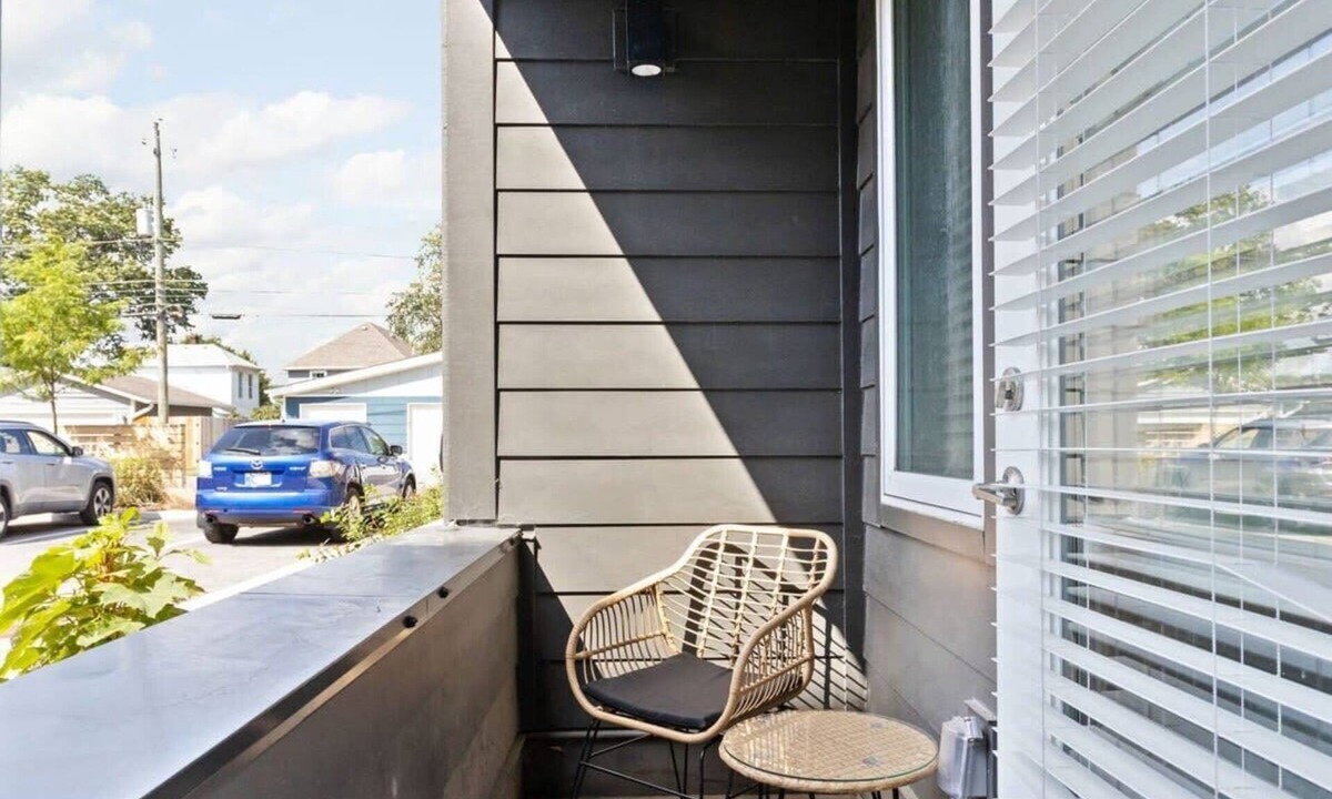 Fountain Square Apartment | CozySuites l Trendy 1BR, Downtown Indy