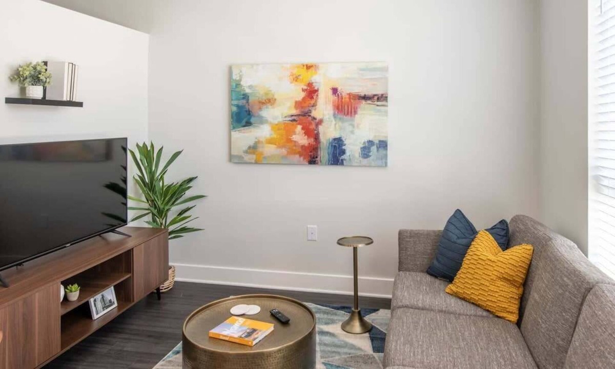 Central Business District Apartment | Cozysuites Luxe 1BR in Downtown Cincinnati