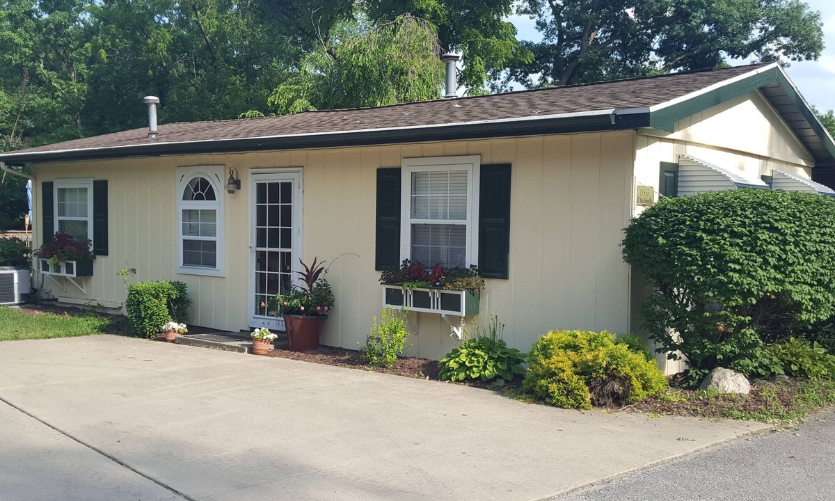 Monticello Cottage | Cute Cottage on Lake Freeman, Private Beach, Boating Paradise, Relaxing Get-Away