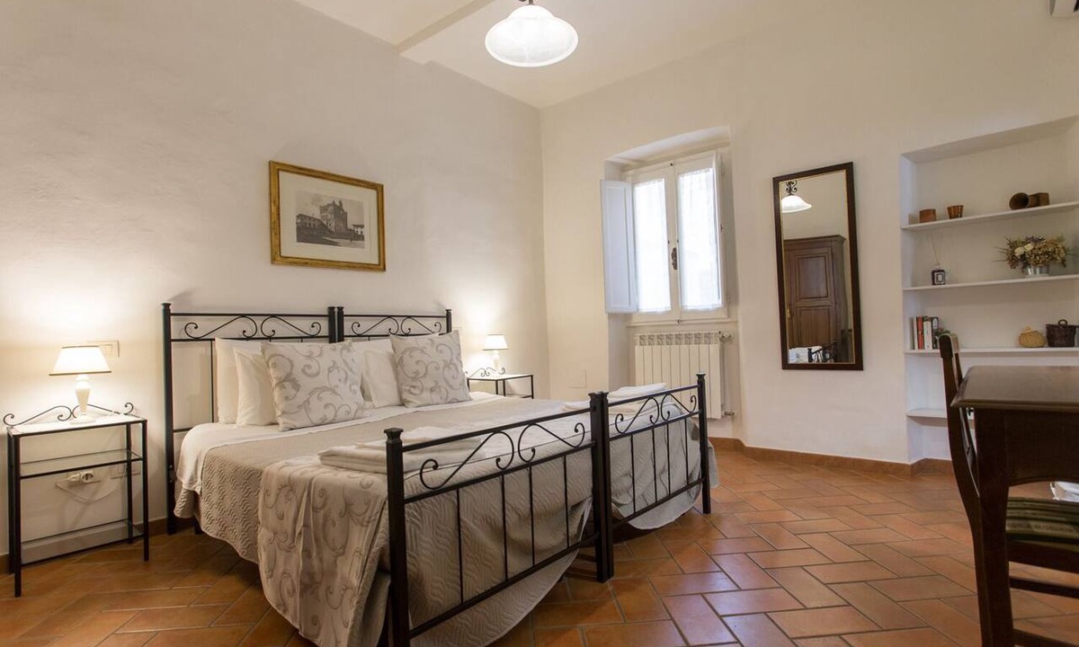 Prato Apartment | Datini Apartment in Tuscany (2 room 4 people - WIFI - TERRACE - GARAGE)