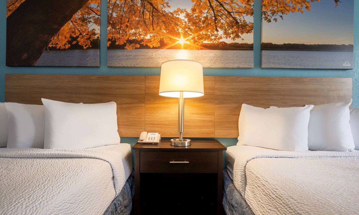 Perrysburg Hotel | Days Inn by Wyndham Perrysburg/Toledo