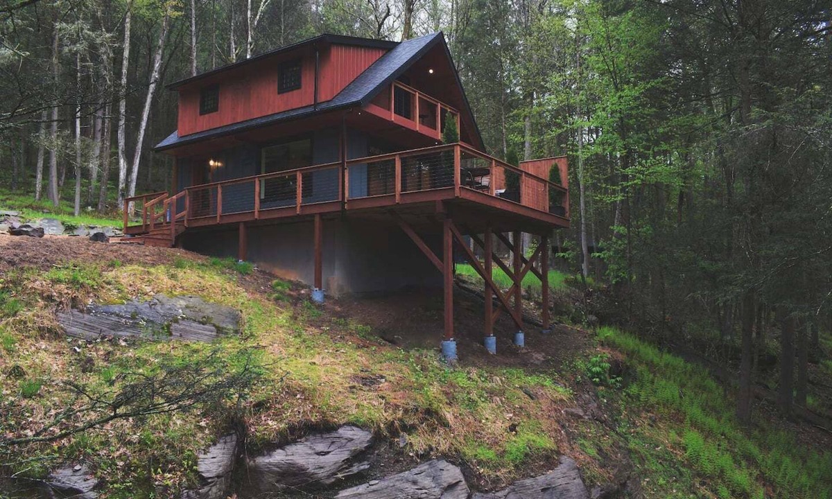 Damascus House | Design-forward retreat, walkable to Callicoon