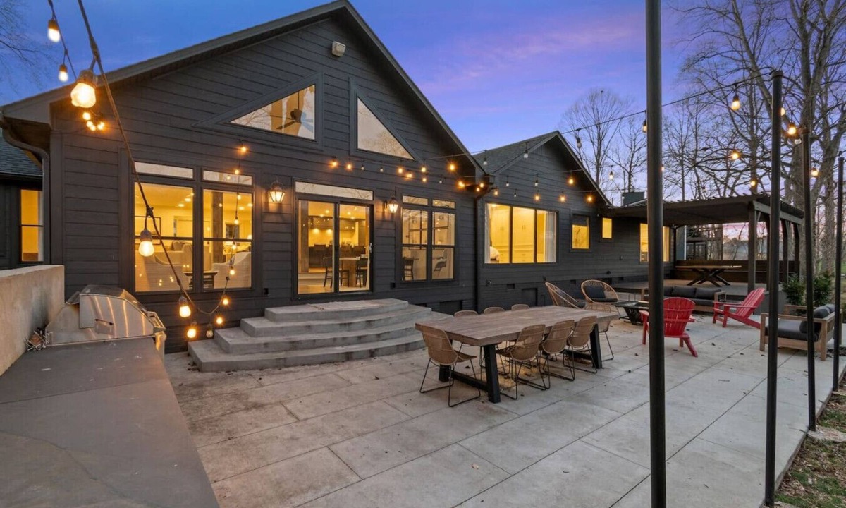 Estill Springs House | Dockside Bliss w/Beautiful Views, Rare Flat Lot, Kayaks, Fire Pit