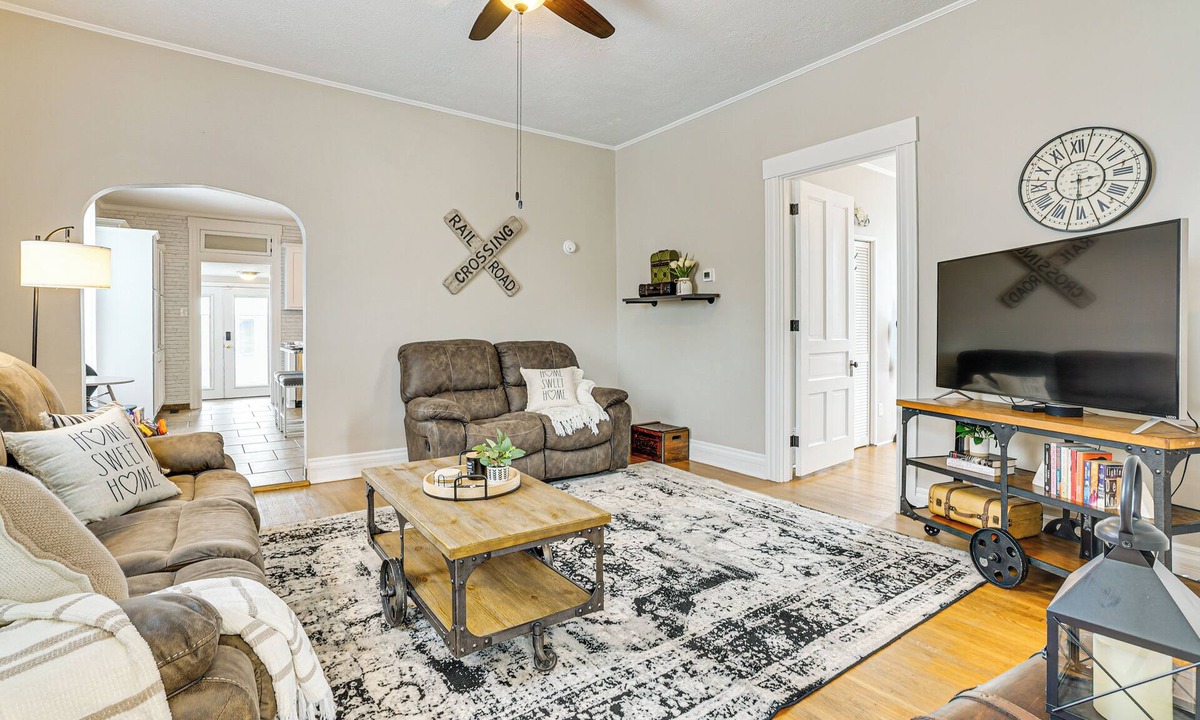 New Albany House | Dog-Friendly Home w/Yard, 6 Mi to Louisville!