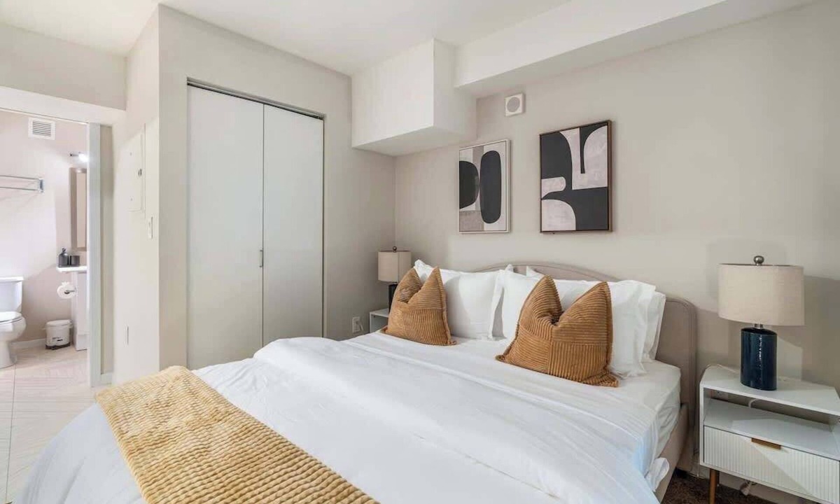Downtown Cincinnati Apartment | Downtown Loft with Pool & Rooftop