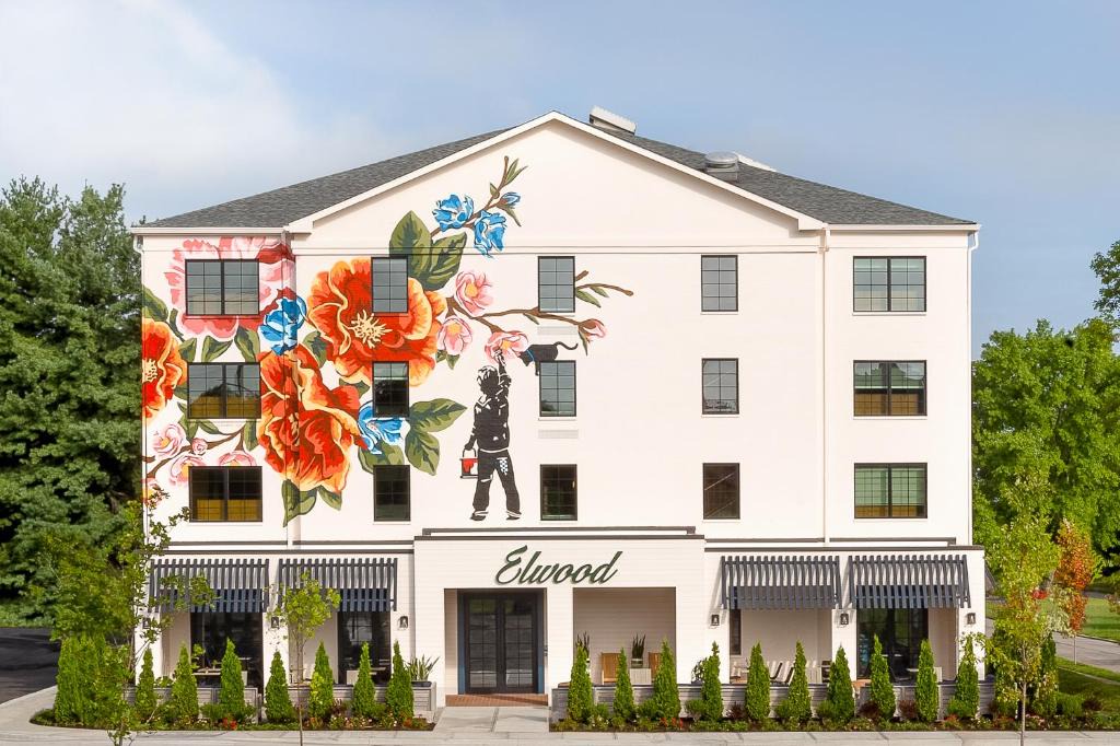 Lexington Hotel | Elwood Hotel & Suites