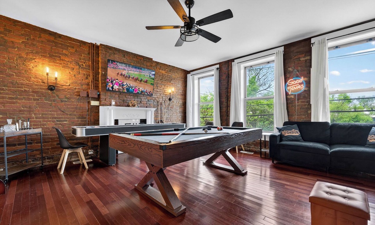 Butchertown Apartment | Entire Game Loft for 16, Walk to Nulu