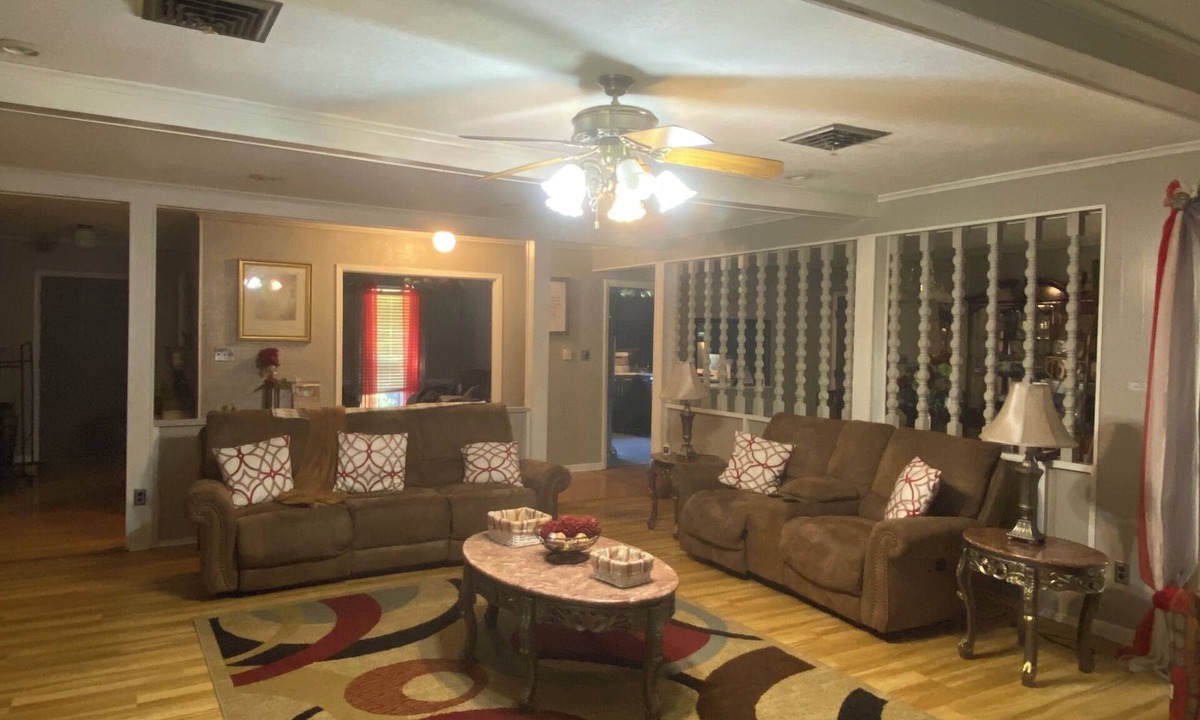 Tupelo House | Fantastic 3-bedroom house with AC in Saltillo Charming Southern Retreat –