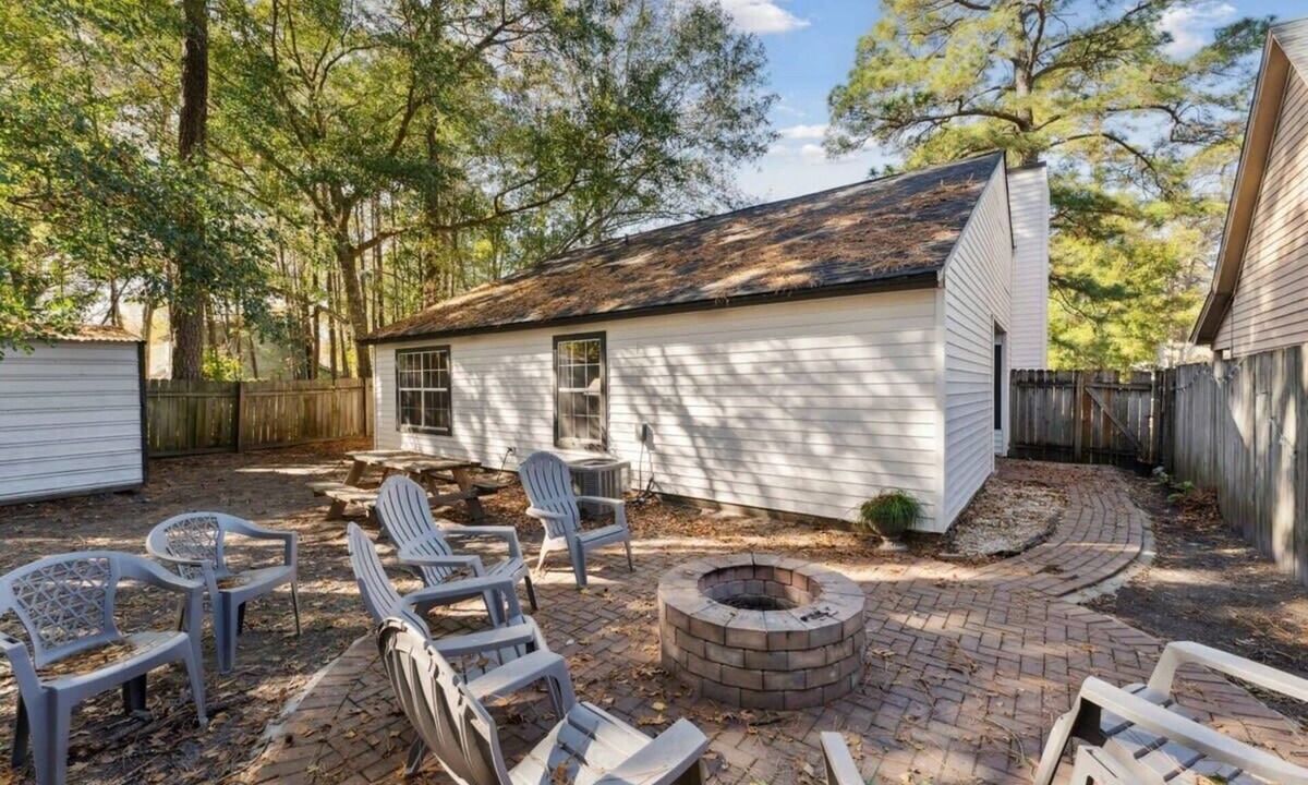 Savannah House | Fenced Yard, Fire Pit & BBQ Grill Near Lake Mayer