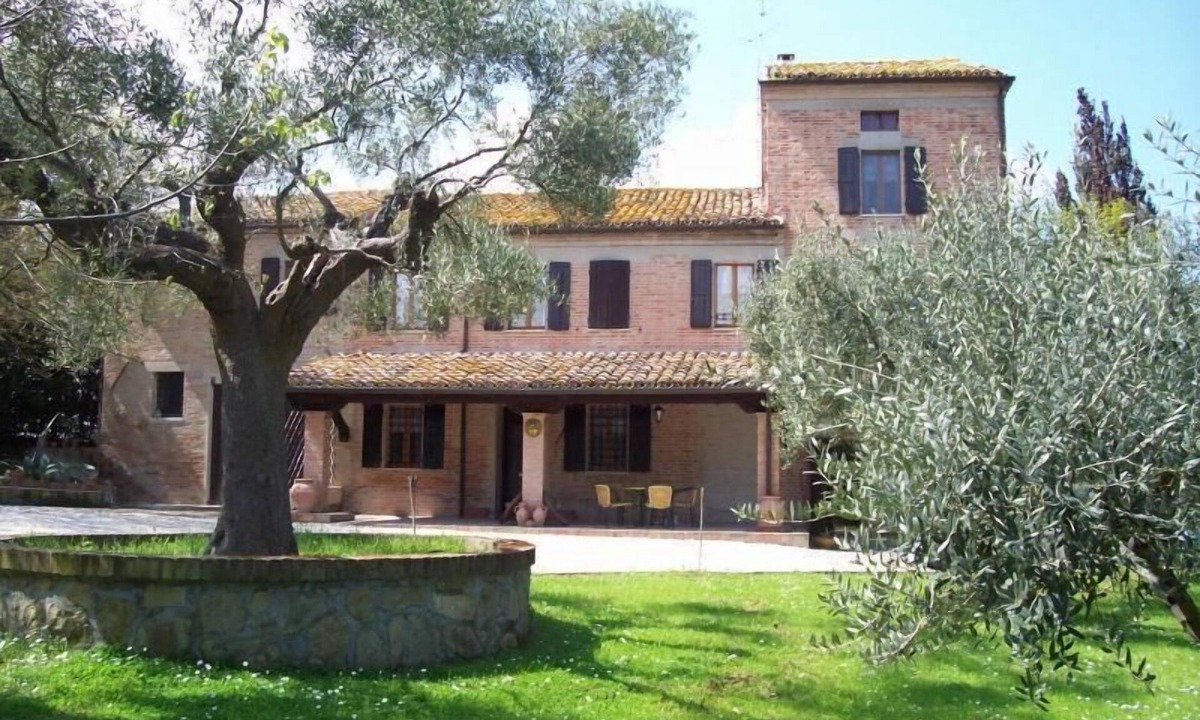 Morro d'Alba Other | Flat with shared garden and pool
