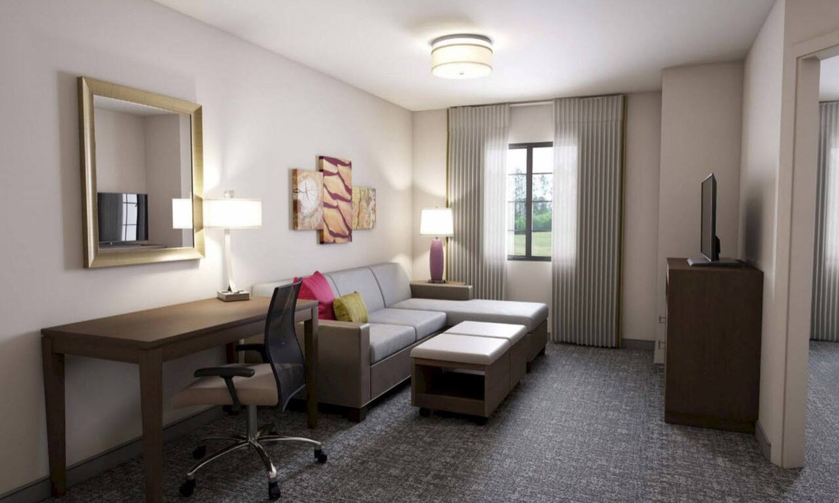 Lafayette Condo | Free Breakfast. Pool. Only 5 Miles to Purdue University + Great for Groups!