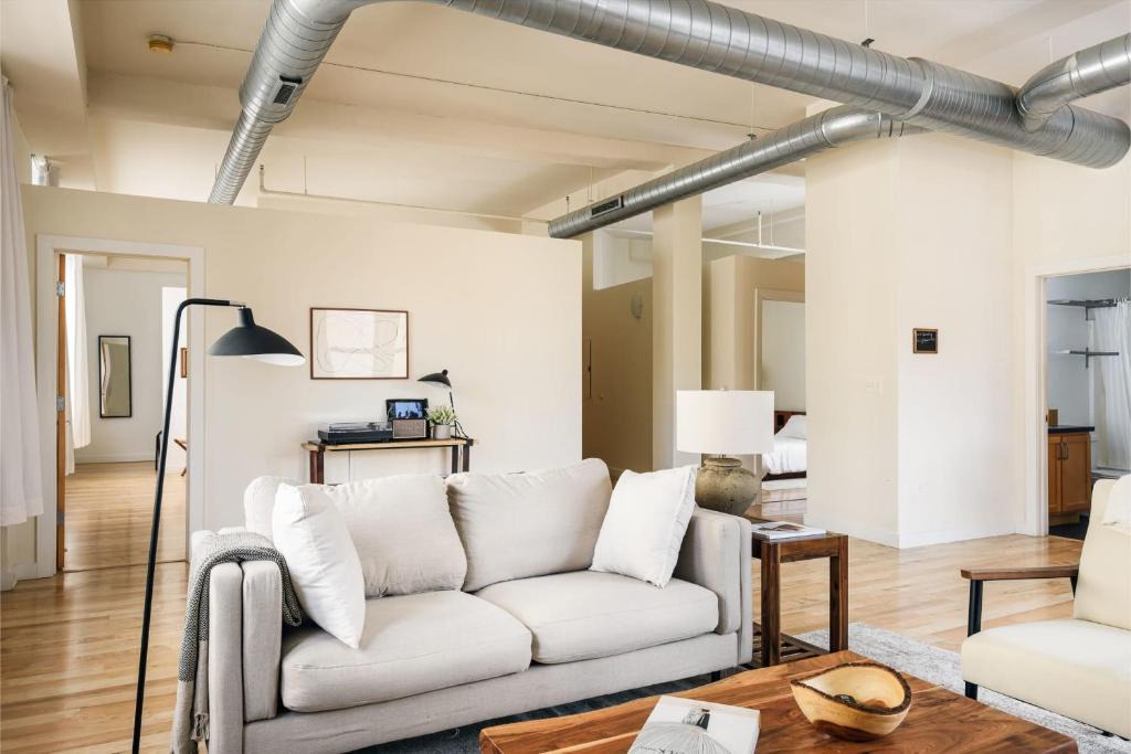 Downtown St. Louis Apartment | FRONTDESK Spacious 2 BR near The Gateway Arch