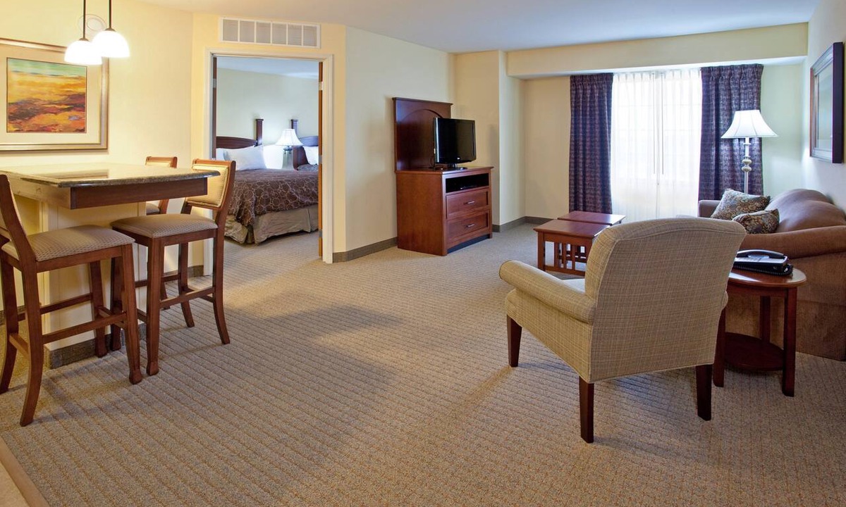 Simonton Lake Condo | Fully-Equipped Suite |Pool + Wi-Fi