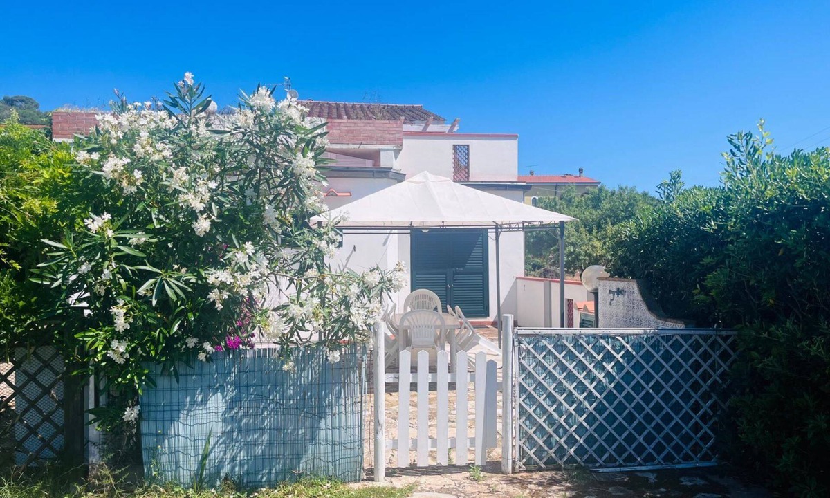 Magazzini Apartment | Giglio d'Oro One-Bedroom Apartment near Magazzini Beach