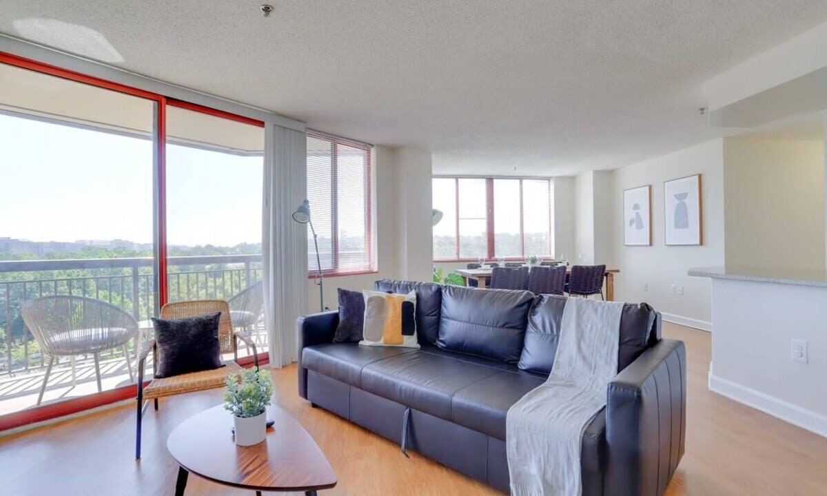 Pentagon City Apartment | Gorgeous Apt with Rooftop City View @Pentagon City