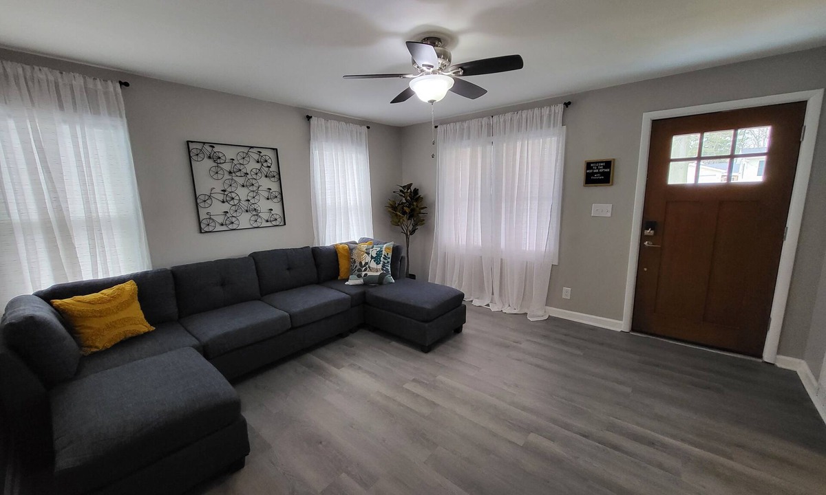 Evansville House | Great for long term stays: 2 Bed West Side Cottage