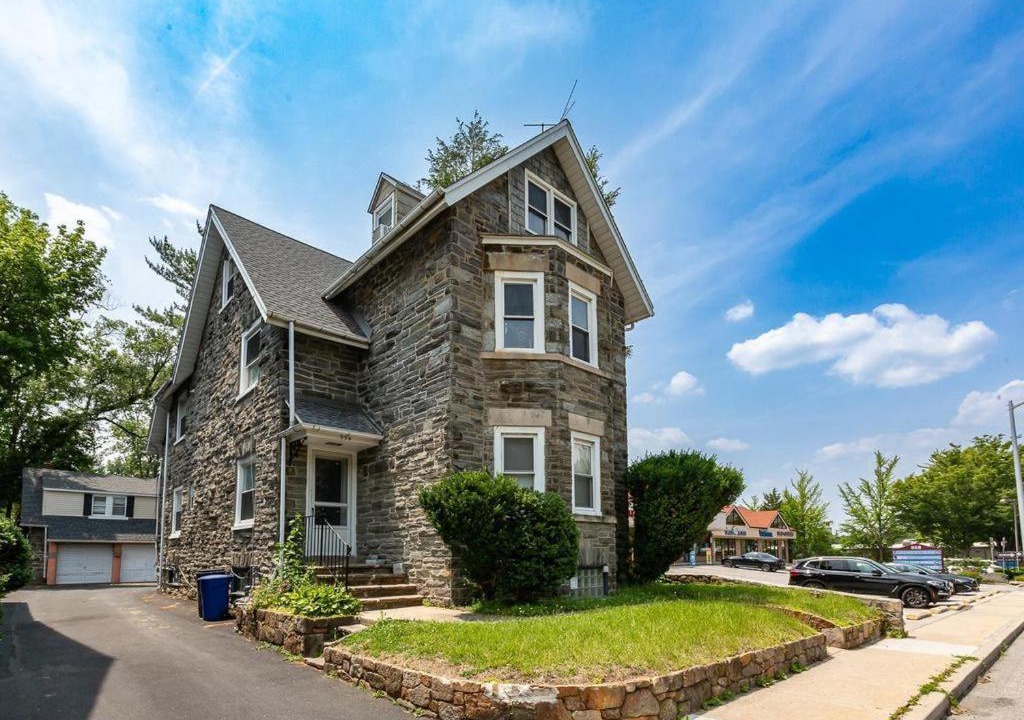 Bryn Mawr Apartment | Ground-Level 2B2B Apt in Bryn Mawr w Parking