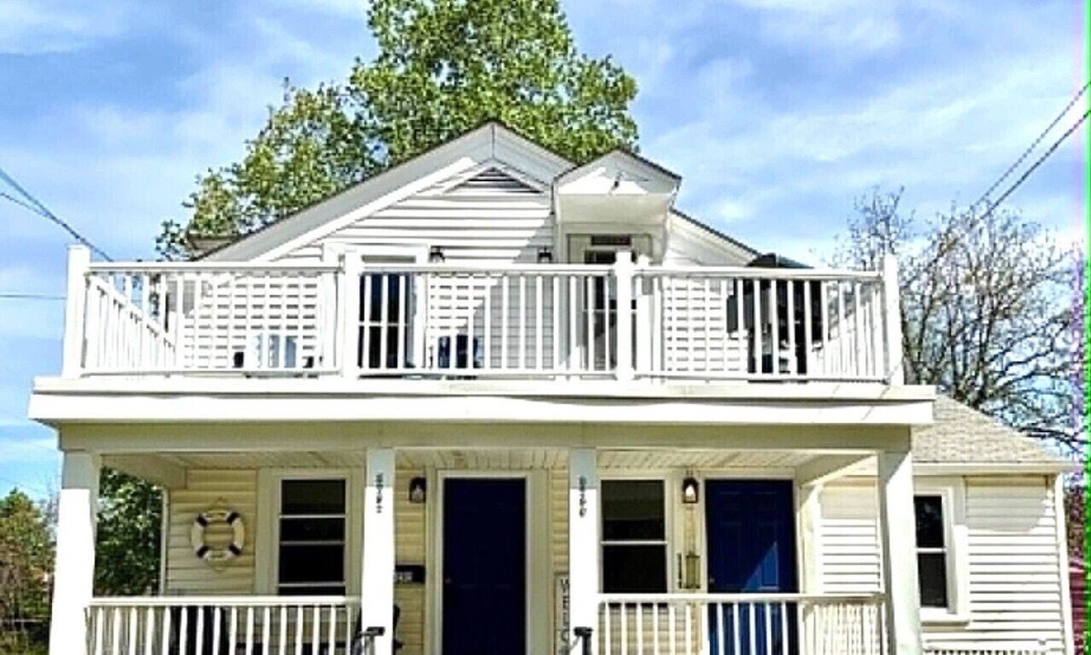 Vermilion House | HarborTown Side By Side Getaway