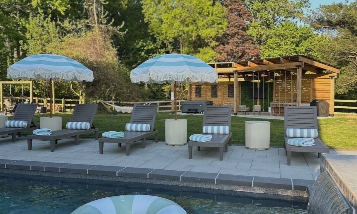 Centreville House | HGTV quality, private guest suite, country getaway with hot tub & fire pit
