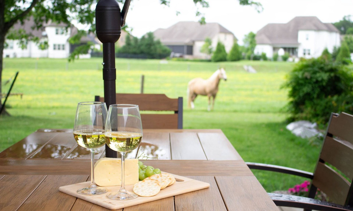 Spring Hill House | Hidden Gem Farm Homestead Sleeps 12 &Fresh Produce