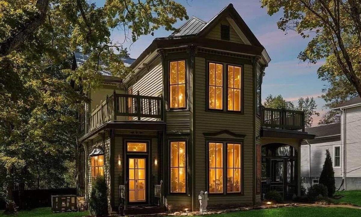 Hickman House | Historic Tea House - Centerville