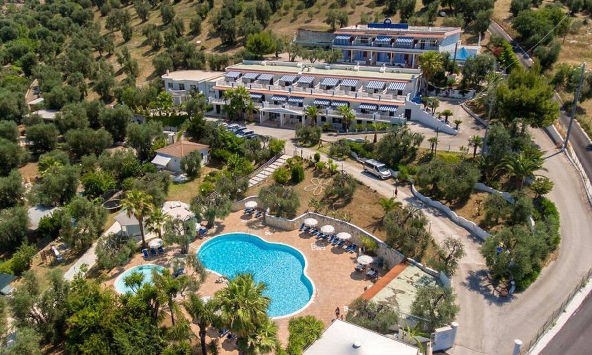 Peschici Condo | Holiday complex with pool, 5 minutes from the beach, panoramic sea views