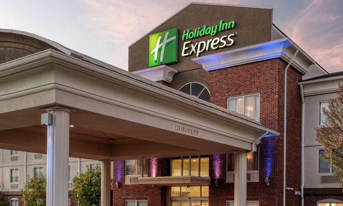 Radcliff Hotel | Holiday Inn Express Radcliff-Fort Knox by IHG