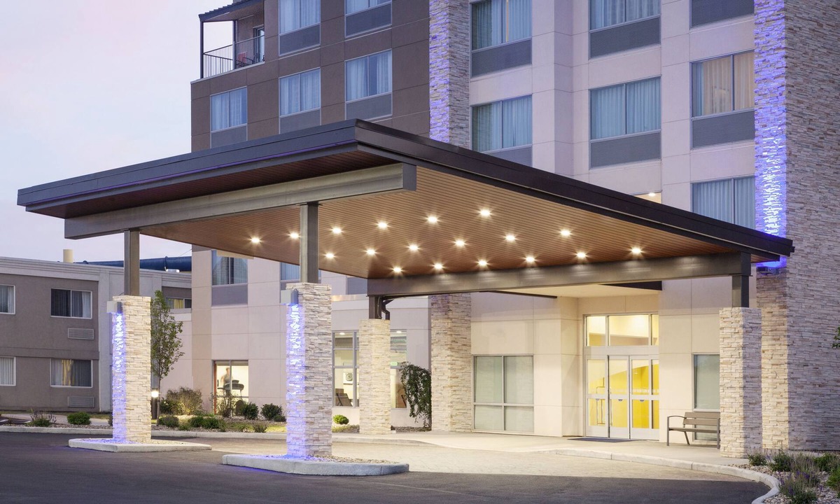 Sandusky Hotel | Holiday Inn Express & Suites Sandusky by IHG