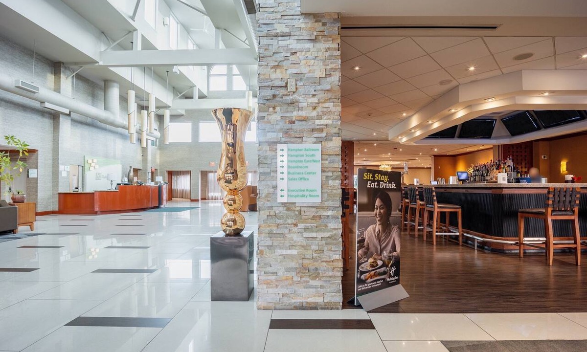 Plainview Hotel | Holiday Inn Plainview-Long Island by IHG