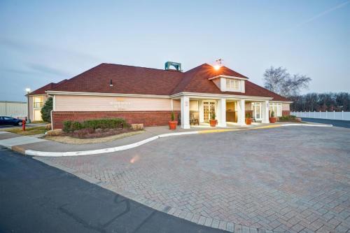 Windsor Locks Hotel | Homewood Suites by Hilton Windsor Locks Hartford