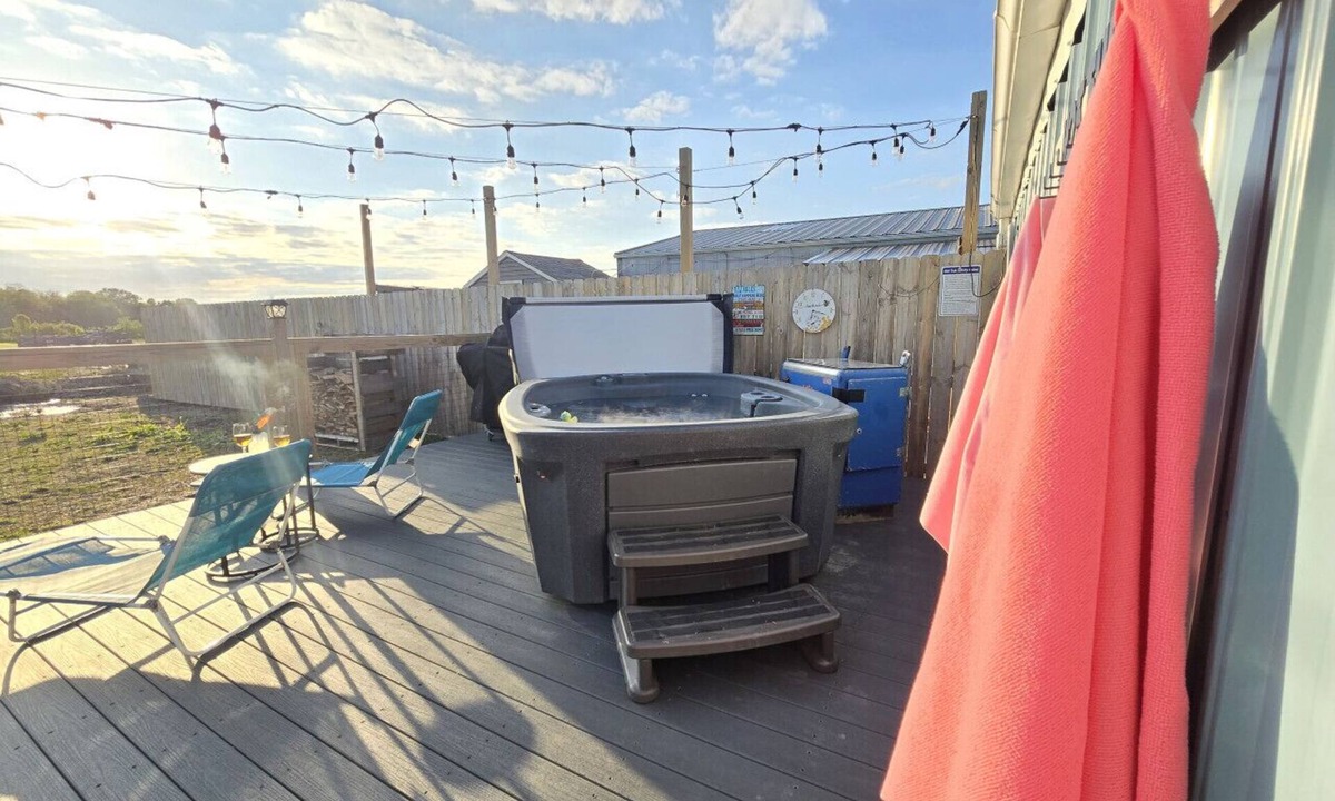Oberlin House | Hot Tub & Firepit | Your Winter Blues Retreat
