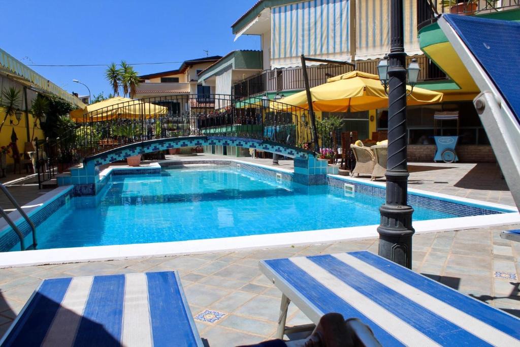 Lusciano Hotel | Hotel cappuccetto rosso