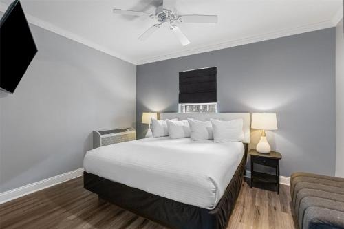 Near West Side Hotel | Hotel Chicago West Loop, SureStay Collection by Best Western