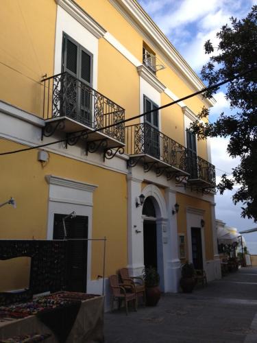 Ventotene Hotel | Hotel Mezzatorre