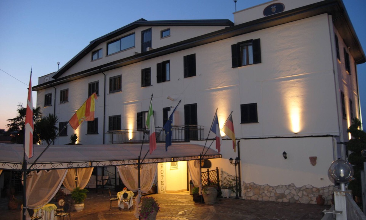 Lariano Hotel | Hotel Nespolo D'Oro