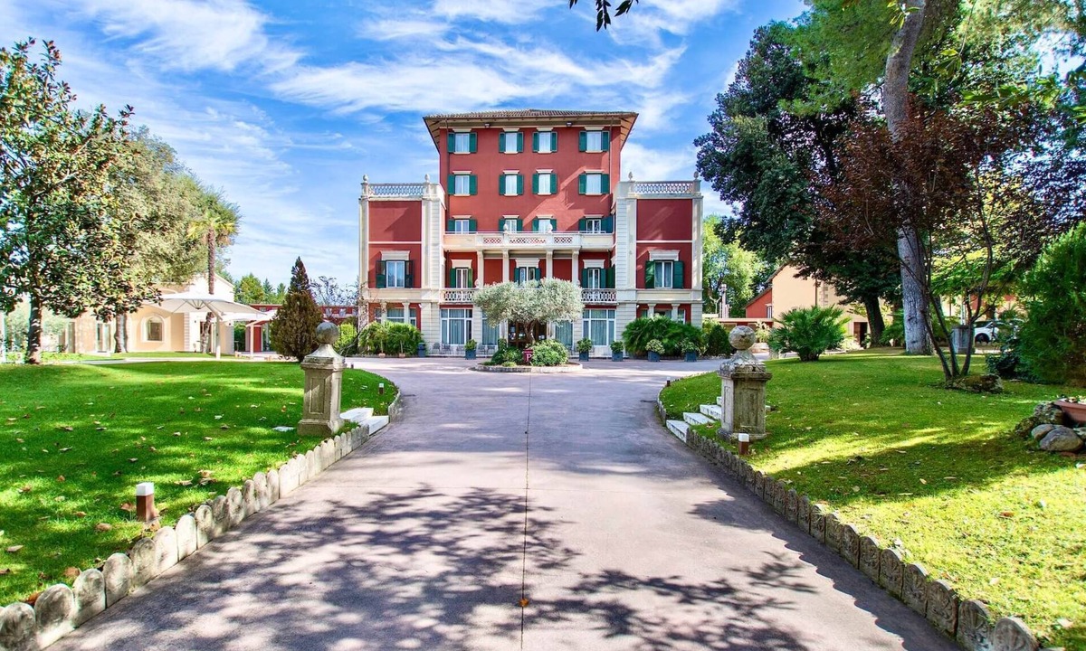 Folignano Hotel | Hotel Villa Pigna