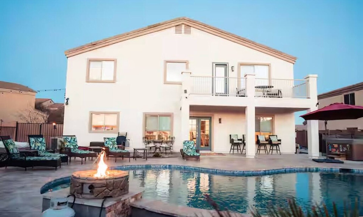 Sundance Villa | Huge Home - Heated Pool - Beautiful Backyard Oasis