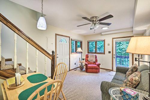Roan Mountain House | Ideal for Nature Lovers! Roan Mtn Cabin w/Balcony
