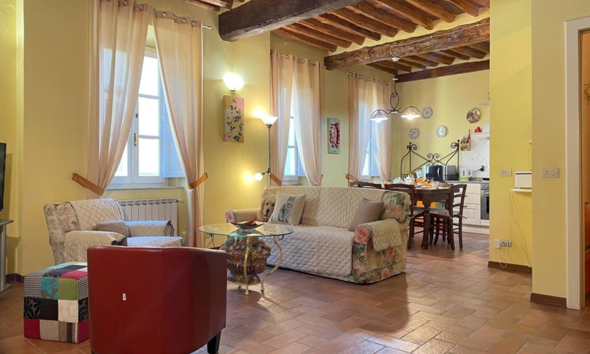 Lucca Historical Center Apartment | In the historic center spacious apartment adjacent "Villa Bottini" .