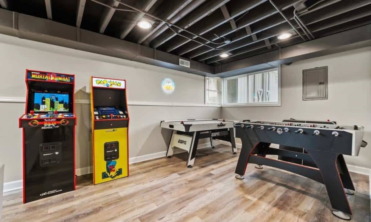 Forestview House | King Bed, Game Room & Fire Pit | LCP Collection