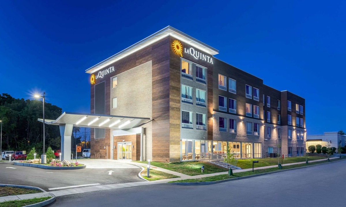 Bloomington Hotel | La Quinta Inn & Suites by Wyndham Bloomington