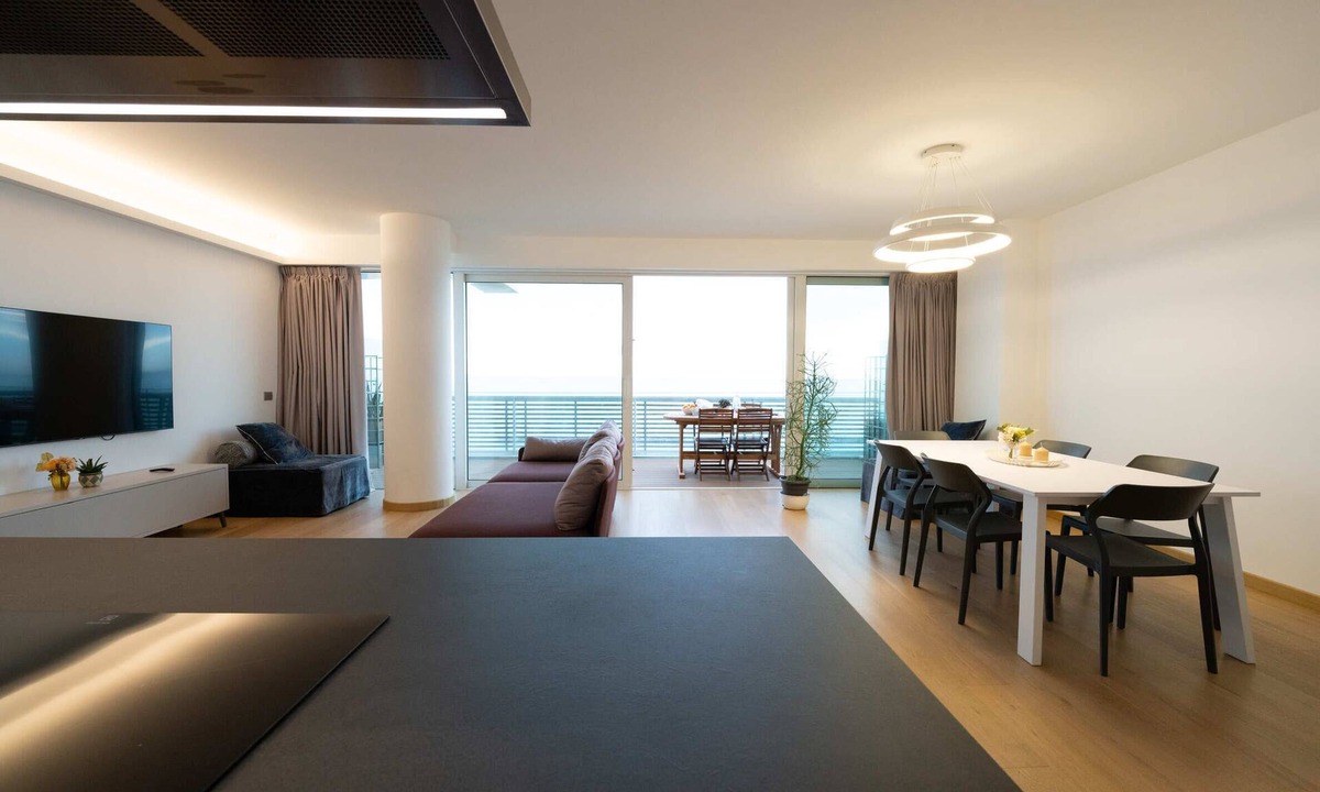 Civitanova Marche Apartment | La Terrazza sul Mare | Seafront | Private Garage | Wi-Fi
