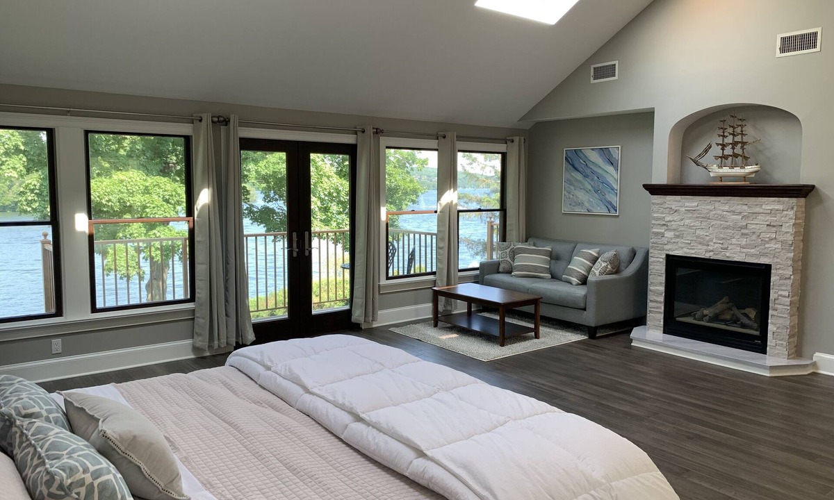 New Fairfield House | Lakefront Luxury Retreat on Candlewood Lake