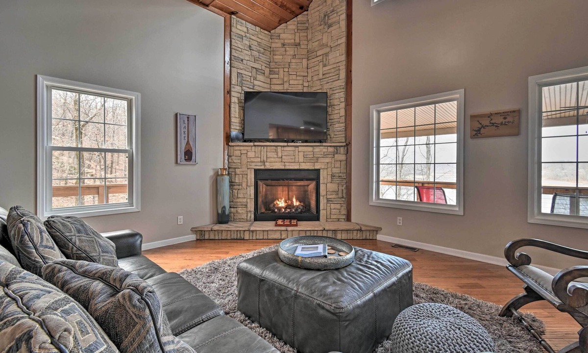 Cub Run House | Lakefront Retreat w/Views, Near Mammoth Cave!