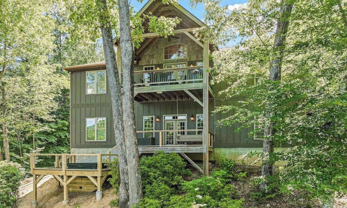 Lake Lure House | Lakefront retreat with private beach, games, dock & kayaks