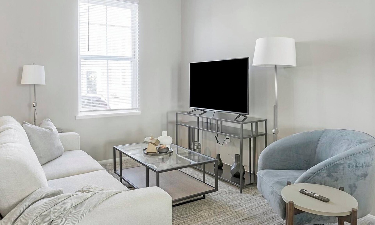Canal Winchester Apartment | Landing | Incredible 2BD, Pool, Clubhouse