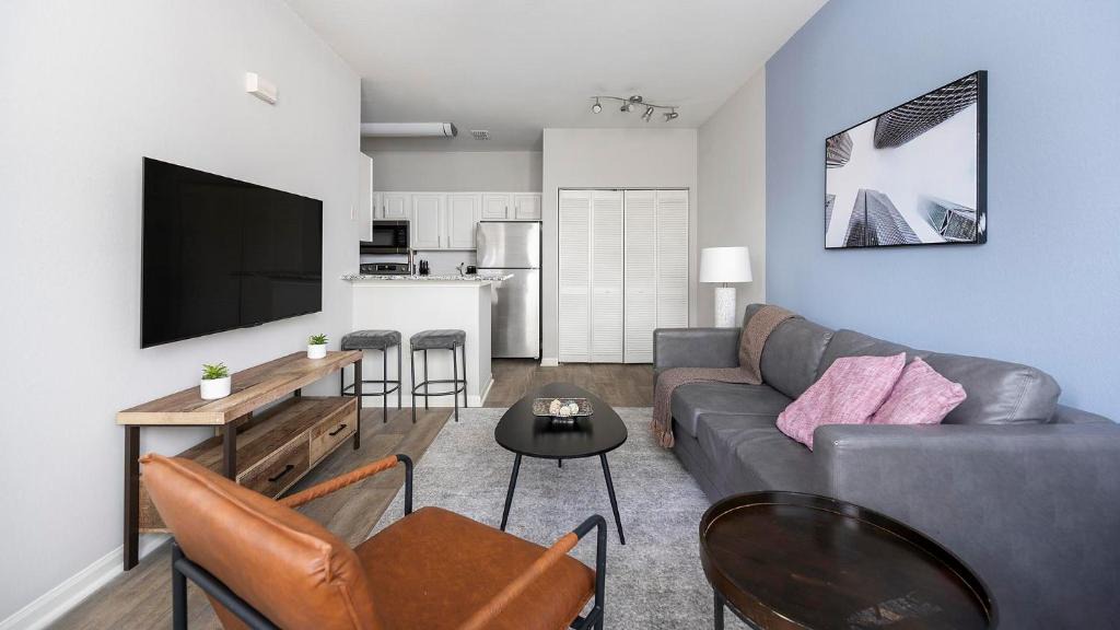 Murfreesboro Apartment | Landing Modern 1BD Clubhouse Gym