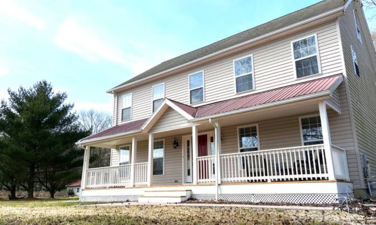 Harbeson House | Large 3 Bedroom Colonial 15 miles from Rehoboth Beach