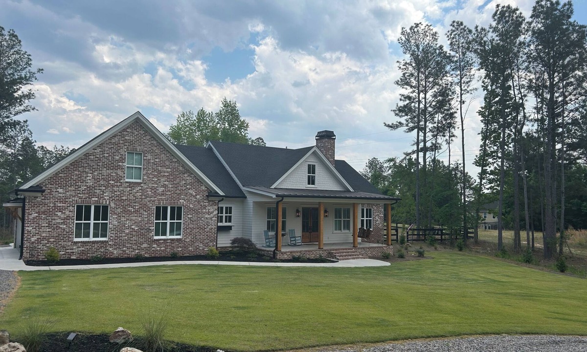 North Augusta House | Less than 5 miles from Masters & Peach Jam: Retreat w/Pool and Putting Green